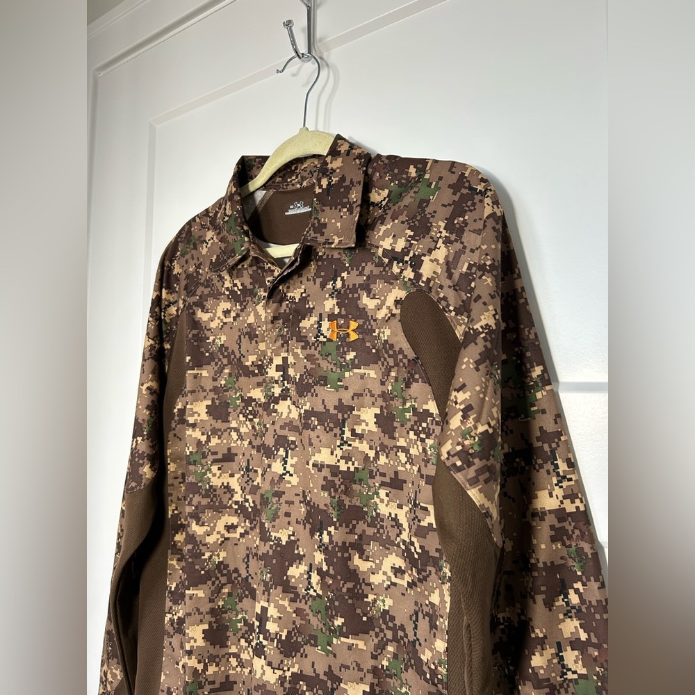 Under Armour Long Sleeve Camo Hunting Shirt, Size Small Fits Loose Medium